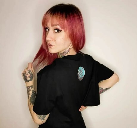 Redfoxy12 top model image