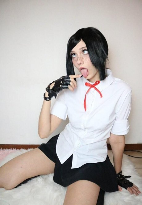 Emasyy free model photos