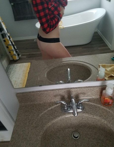 Grabymyneckk pornstar nude archive