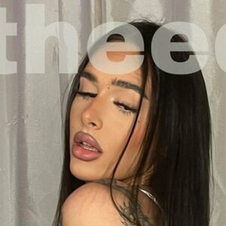 Theedenn nice model pic