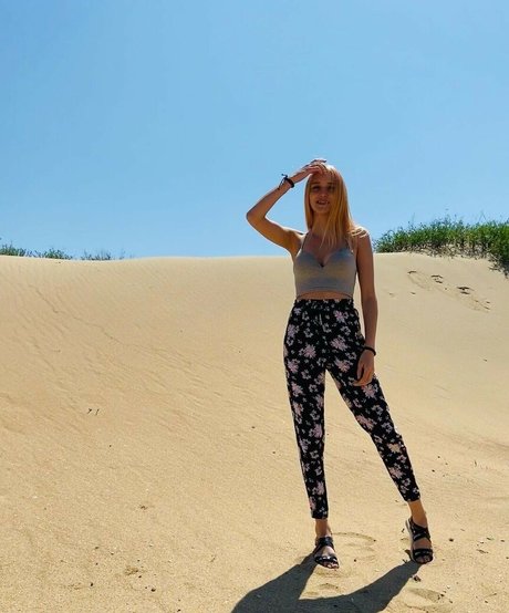 Xxlika pretty actress image