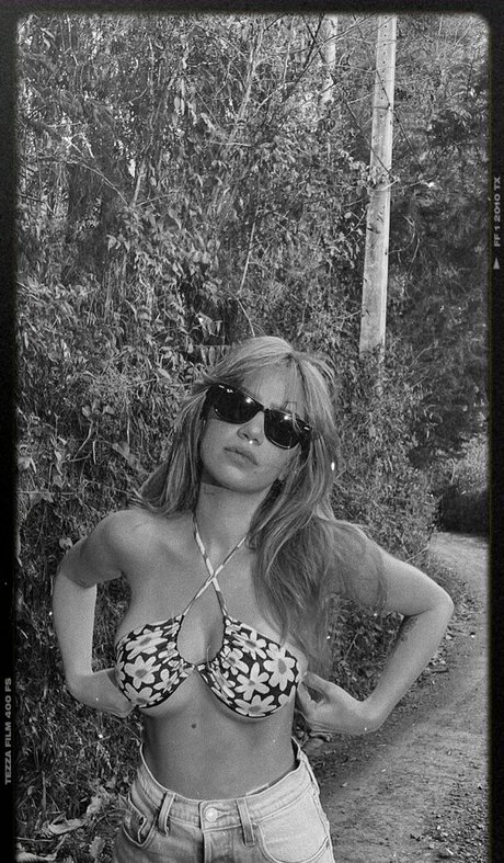 Submar1na star pornographic pic