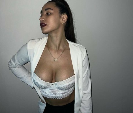 Nair Riveros star naked images