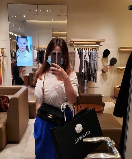 Uelee model xxx photos