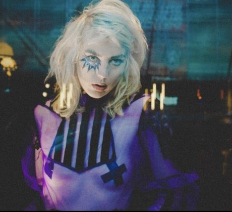 Izzy Phillips adult actress pic