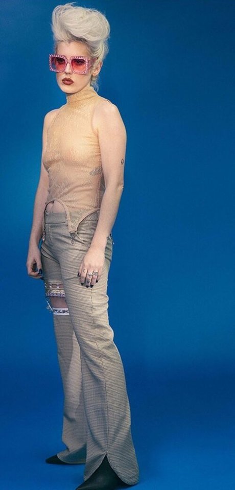 Izzy Phillips star erotic picture