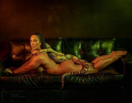 Chloe Sannito porn model photos