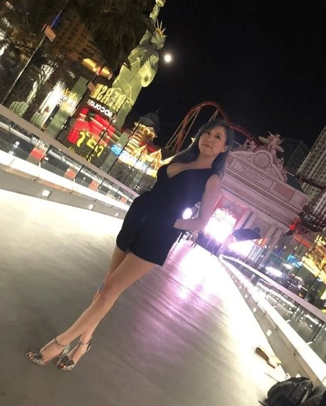 Starsmitten Celine naked model pic