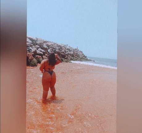 Adriane Esteves sexy star image