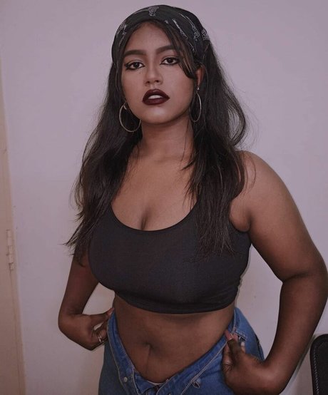 keepinitnejm xxx model image