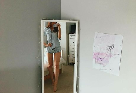 Ellbat erotic actress image