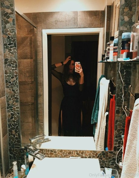 Ellbat top model pictures