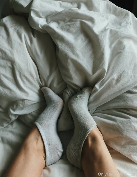 Ellbat star naked picture