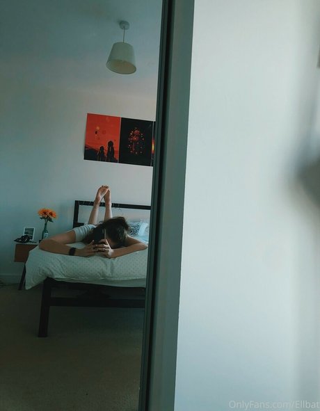 Ellbat model sexy images