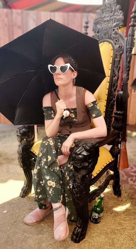 Maggie Mae Fish top model pictures