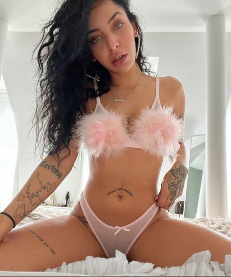 Sara Benamara model nude pictures