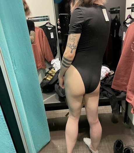 Eevivivi model adult images