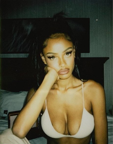 Vinetria pornstar hd image