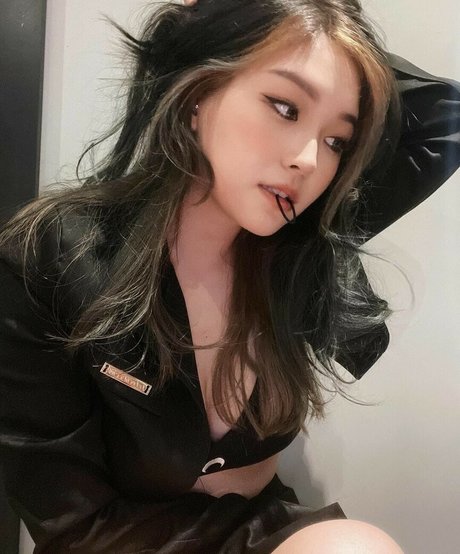 YoonHyoonAikuros top pornstar images