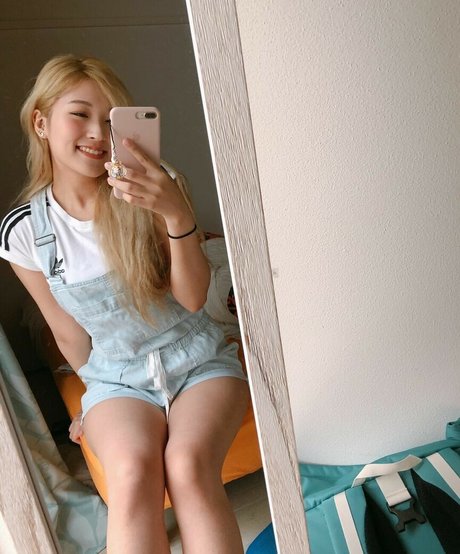 YoonHyoonAikuros pornstar sex archive