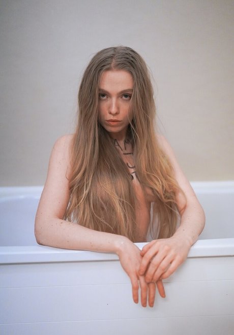 SiriSirililia sexy model photos