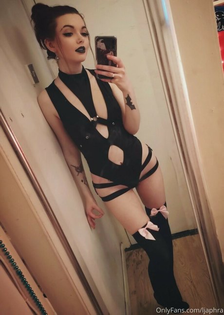 Ljaphra model naked images