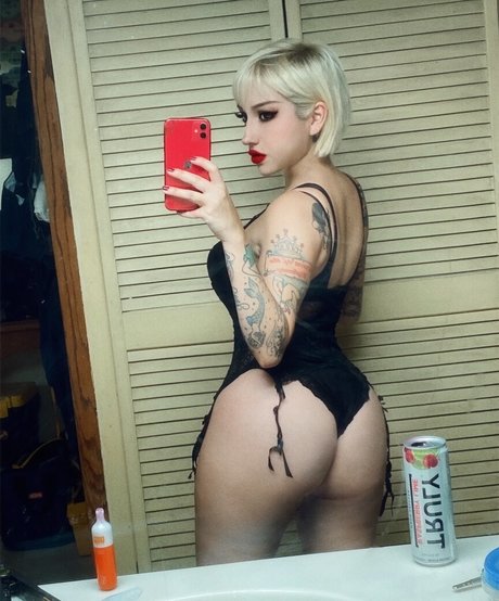 Rocknrollcleopatra sexy pornstar image