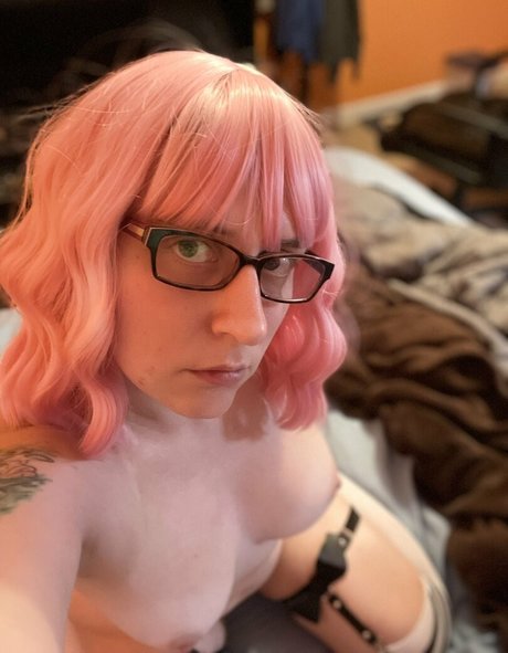 LyraLEWD star erotic picture