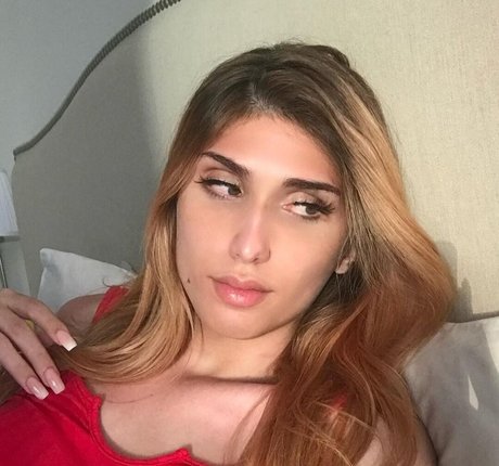 Penelope Helena pretty model pic