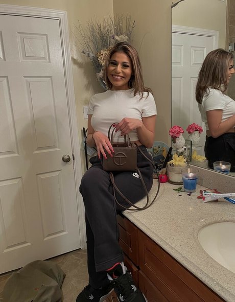 twotonedeedee nude star pics