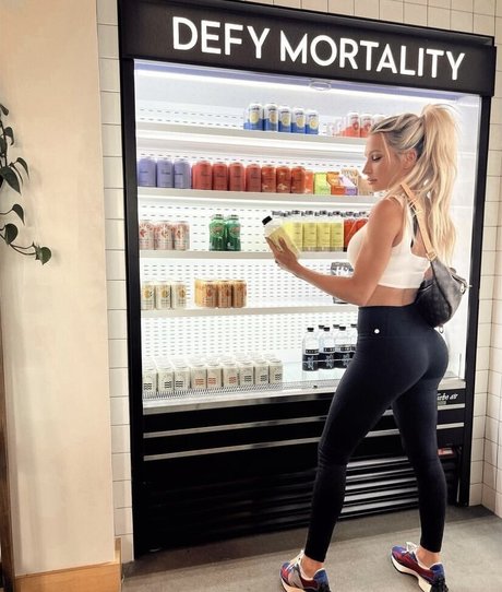 Holly Stocks model pictures