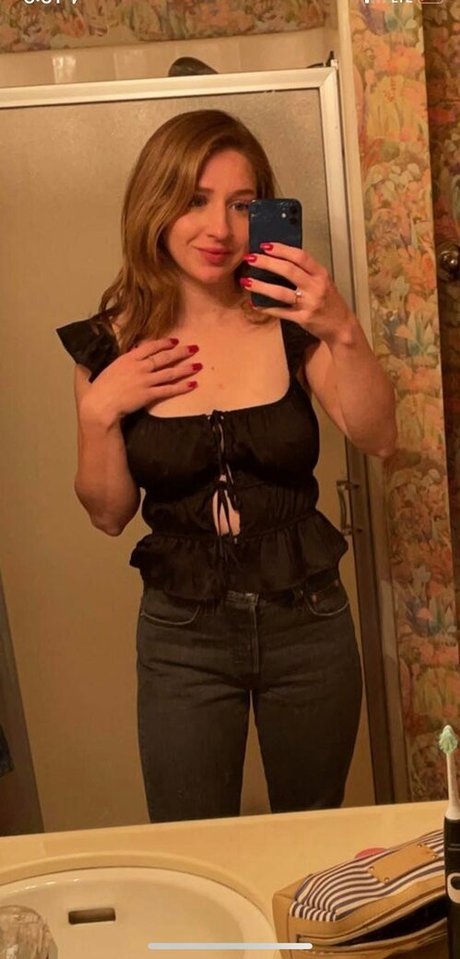 Robynator23 pornstar nude image