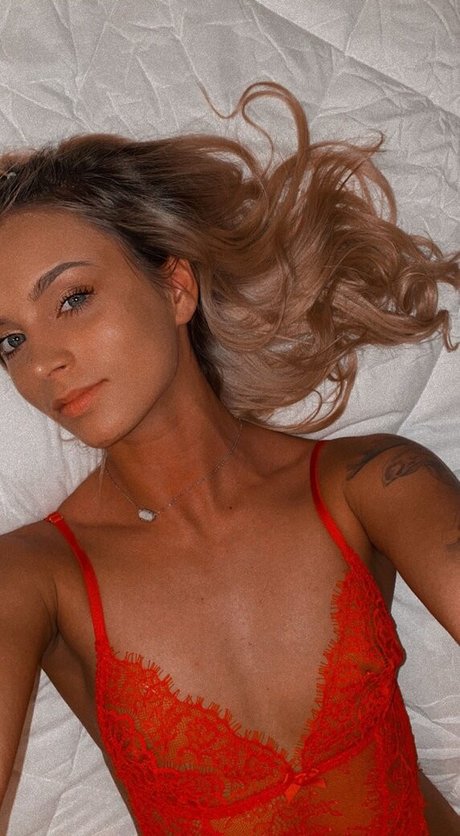 Cutiekate 820 pretty pornstar pic