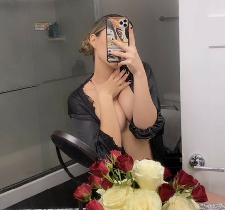 Oriana Odreman model art gallery