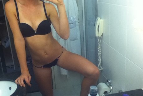 Olivia Rogowska naked model galleries