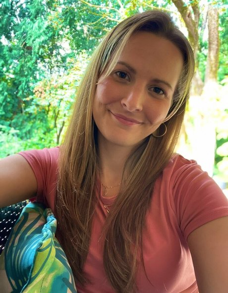 Junescleavage pornstar top pictures