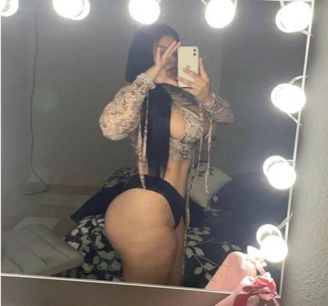 Nattbabe pretty model pic