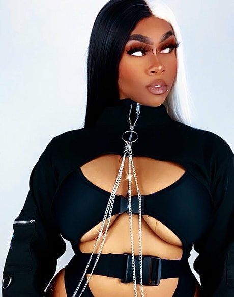 Tenuzen high quality model photos