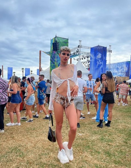 Ale theis model nice pic