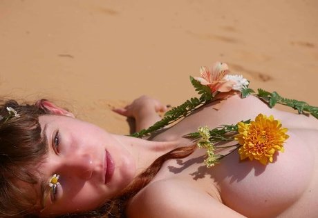 Maya Gott free star photos