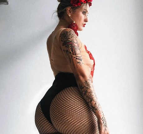 Likeagirlgonewild nude star pic