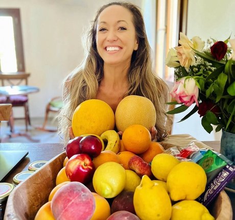 Kino MacGregor model perfect pictures