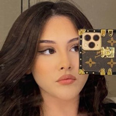 Spicymamibree naked pornstar image