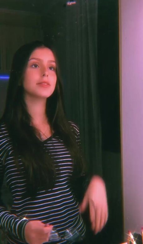 Iza Almeida model images