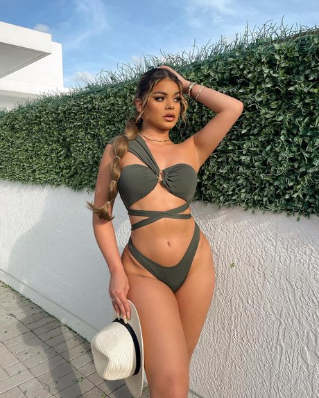 Dayanna Comas xxx actress img