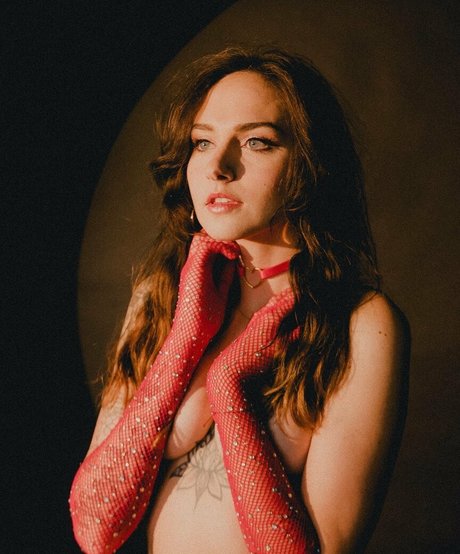 Stfuhales model sexy picture