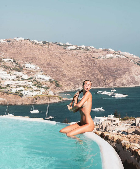 Taylor Mega porn model pics