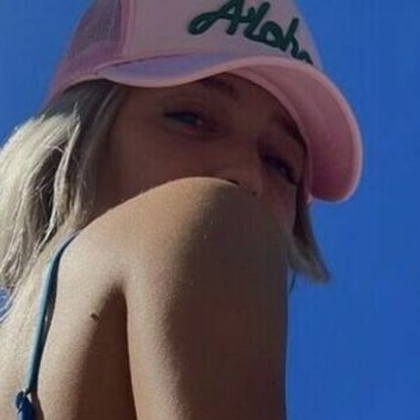 Alexandra Cooper perfect star image