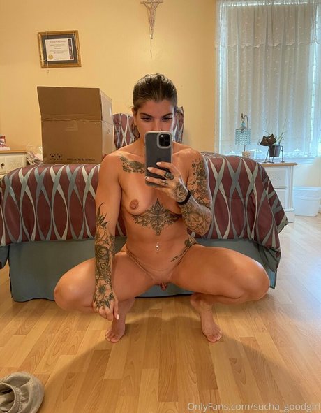 SuchaGoodGirlDanie naked model photos