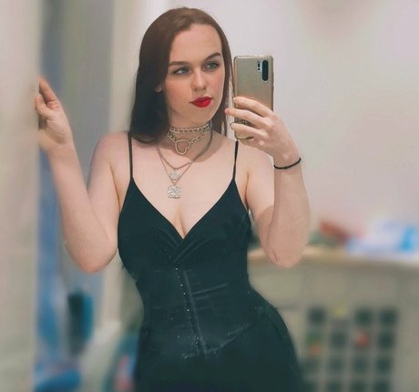 Sophie The Scientist hot model pictures